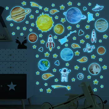 Карикатура Син Светлинен Астронавт Планета Етикети Светят В Тъмното PVC Флуоресцентни Стикери За Стени, Детски Стаи, Спалня Начало Декор