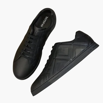 звездата на Фейфань оригинално лого на оборудване с тази на черепа е нова глава от естествена кожа спортни ежедневни обувки тенденция малки бели обувки на платформа мъжки обувки