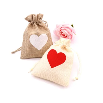50 бр./лот 10x14 см, 13x18 см Дизайн на сърцето Джутовые чанти Малък подарък чанта от съвсем малък Чанти за съхранение на бельо, Бижута, Бонбони Подаръчни Торбички за опаковане на