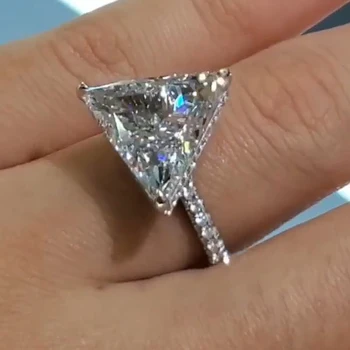 Huitan Нови Модни Луксозни Триъгълни пръстени, CZ Високо качество Сребрист цвят AAA Кубичен Цирконий Сватба парти по повод ангажименти на Горещи бижута